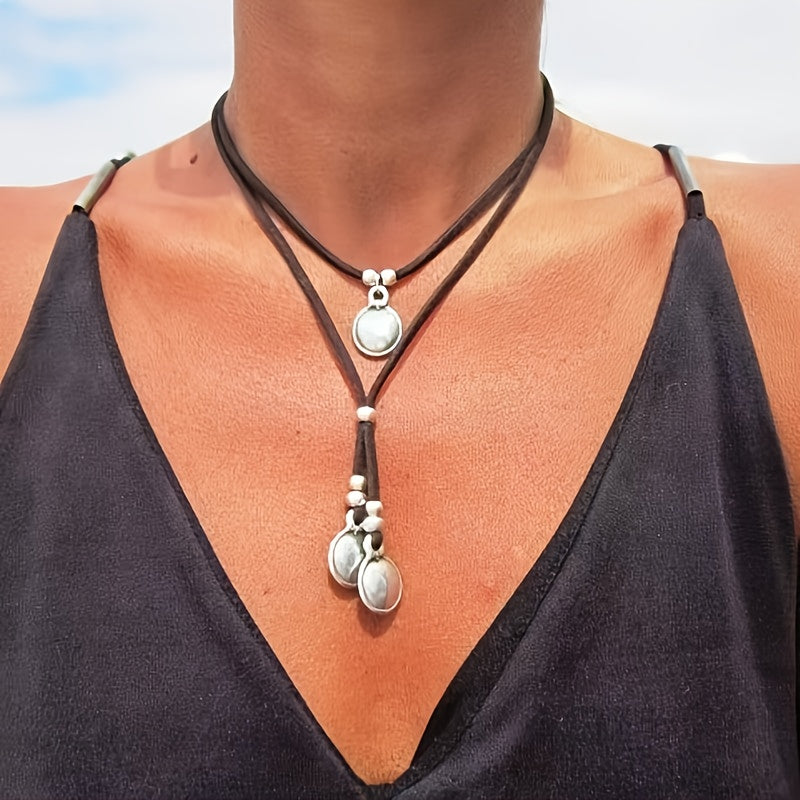 Vintagechoker i två lager med hänge i silverfärg