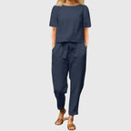 Conjunto coordinado de verano con acabado arreglado y sencillo