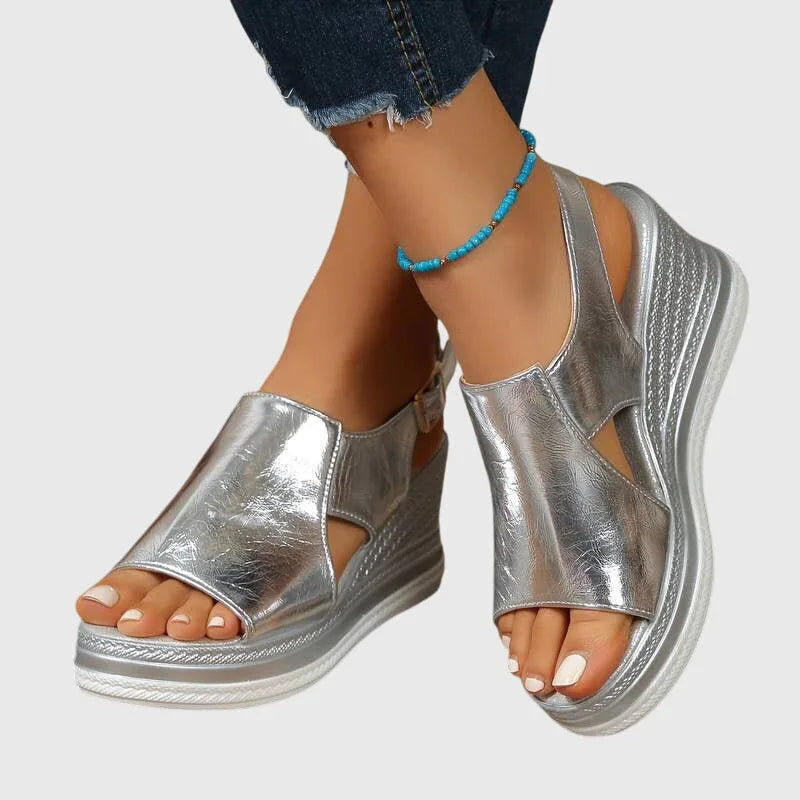 Sandalias metalizadas con tacón estable y suela antideslizante