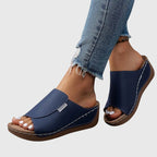Sandaler i öppen design med svalkande känsla i tyg som andas
