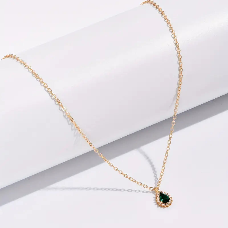 Fine Chain Necklace with Tiny Dark Stone in Gold Colour
