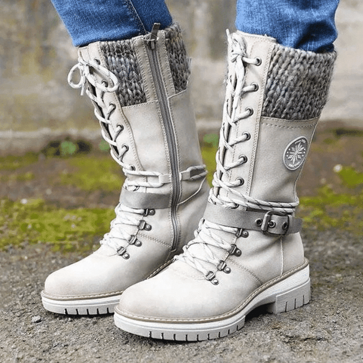 Vinterboots med stickade paneler och spännedetalj