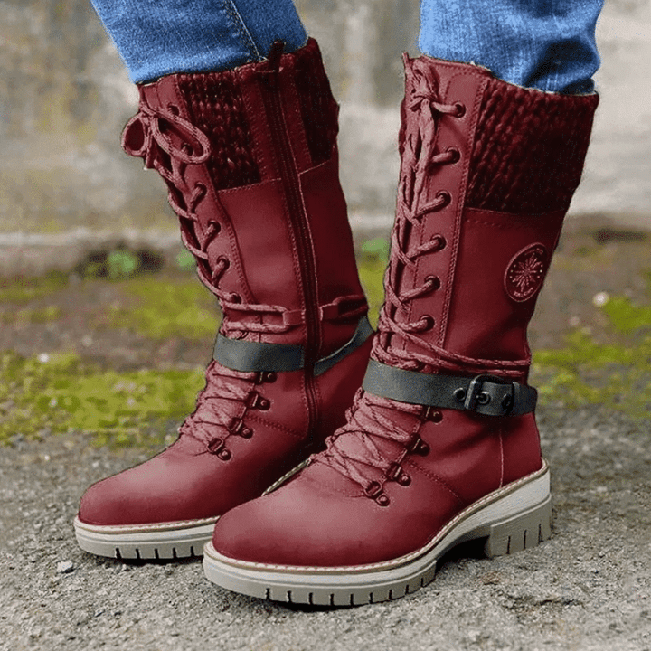 Vinterboots med stickade paneler och spännedetalj