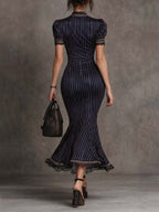 Vestido midi de raya diplomática con detalles vintage de encaje