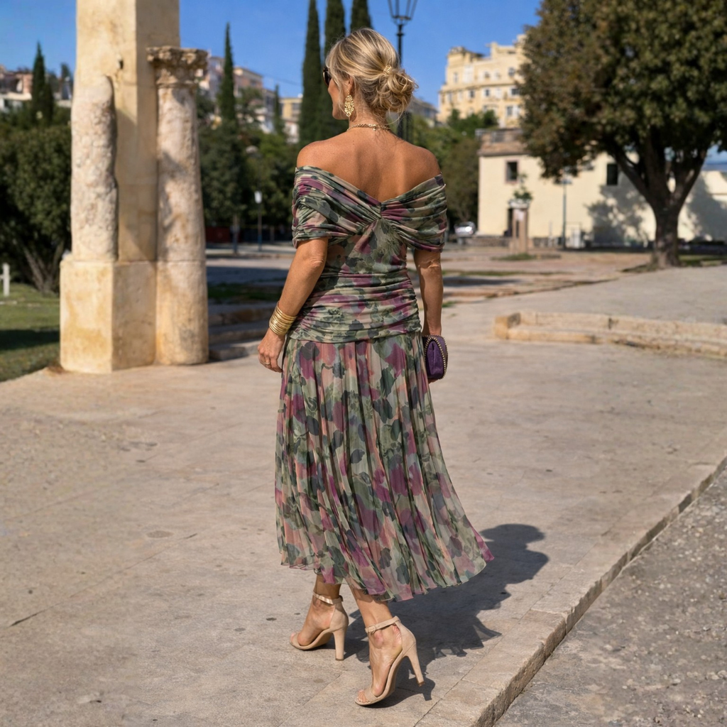 Off shoulder-maxiklänning i draperad chiffong med utsvängd fåll