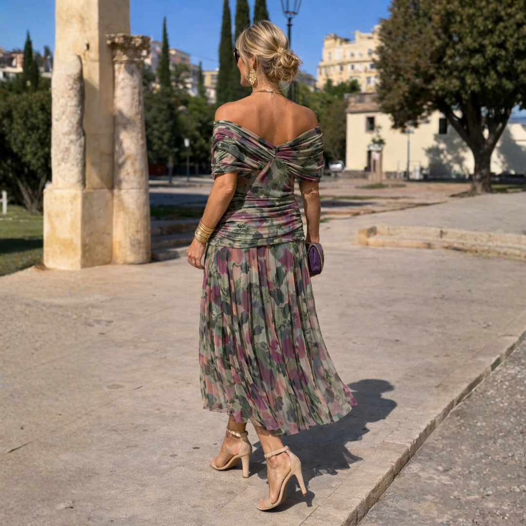 Off shoulder-maxiklänning i draperad chiffong med utsvängd fåll