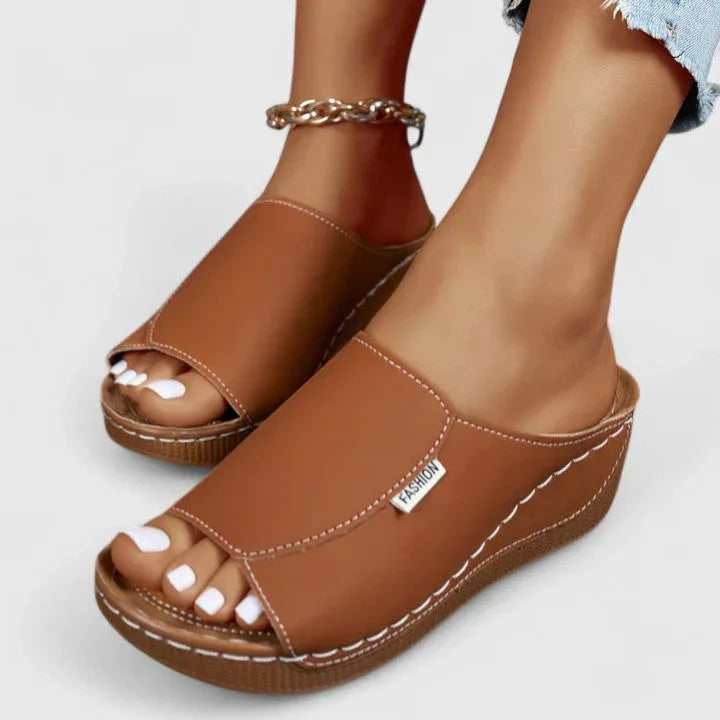 Stötdämpande sandaler med ovandel som andas