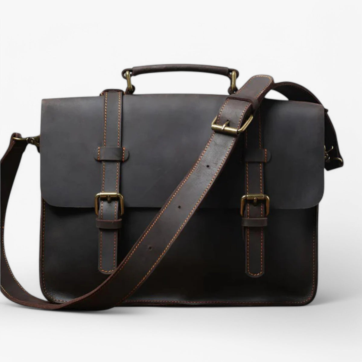 Bolso de hombro de forma holgada con un rico acabado de pátina