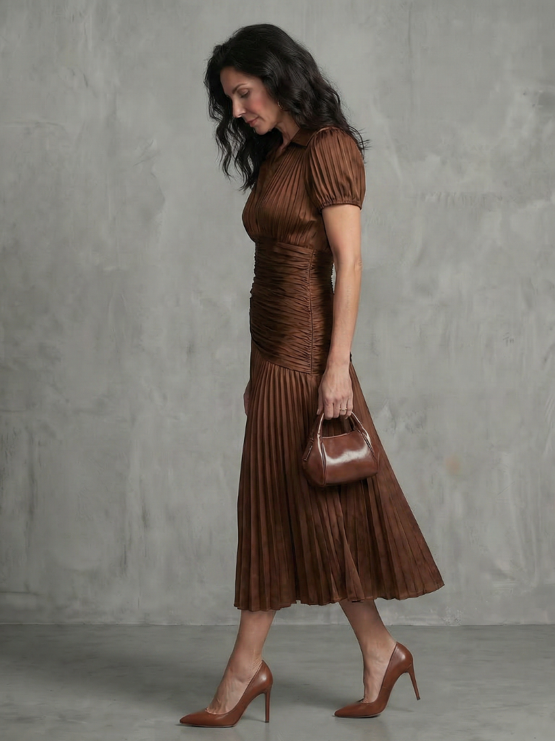 Vestido midi plisado de rayas con cuerpo ajustado