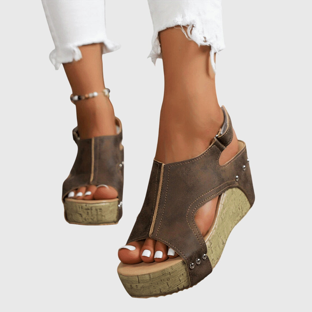 Stödjande sandal i neutral finish