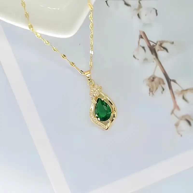 Halsband med grön sten i bladhänge i två designer i guldfärg