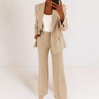 Conjunto de traje de cuadros con acabado de sastre moderno