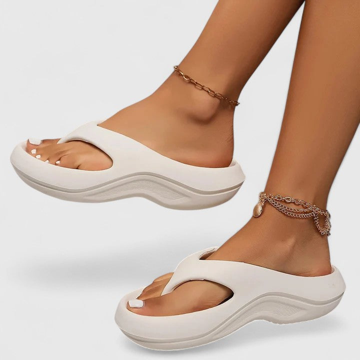 Lätta slide-sandaler med formad innersula