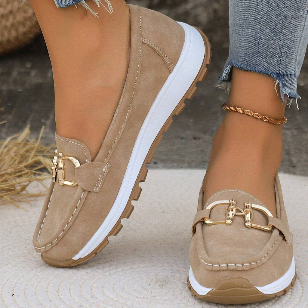 Mocasines de cuña plana con detalle de hebilla