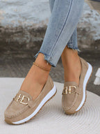 Mocasines de cuña plana con detalle de hebilla