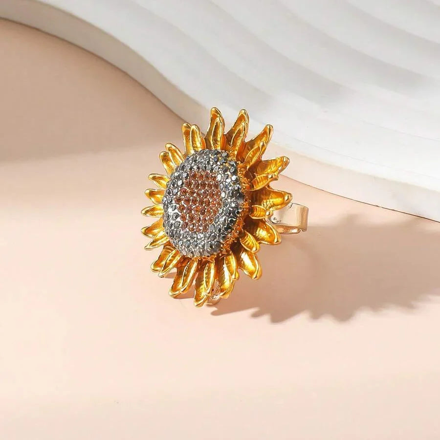 Cubic Zirconia Sunflower Ring with Vintage-Style Setting