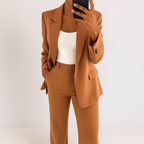 Conjunto de traje de cuadros con acabado de sastre moderno