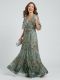 Vestido largo floral con cuello halter y silueta fluida