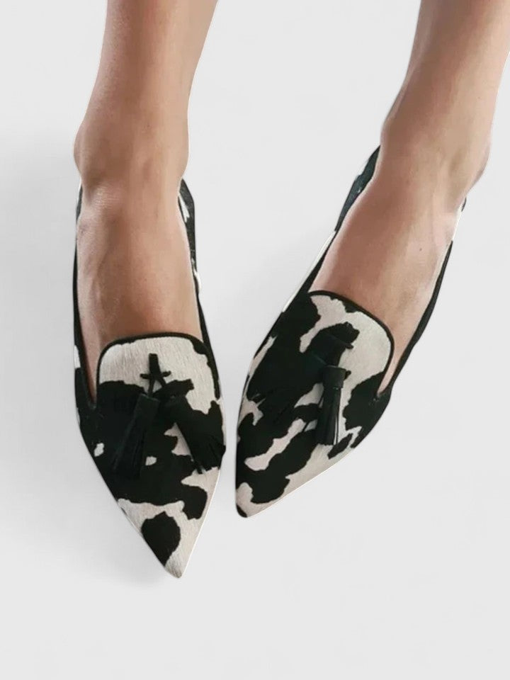 Loafers med spetsig tå och öppen design