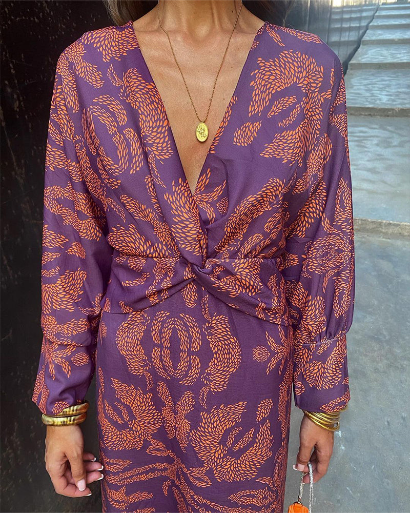 Vestido largo estampado con escote de pico y manga larga