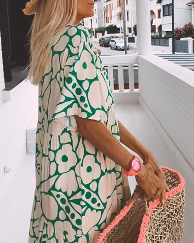 Vestido estampado con cuello de pico, media manga y detalle de pliegues