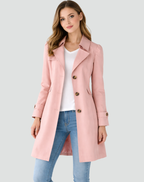 Gabardina de largo medio con cuello de solapa y detalle de botones