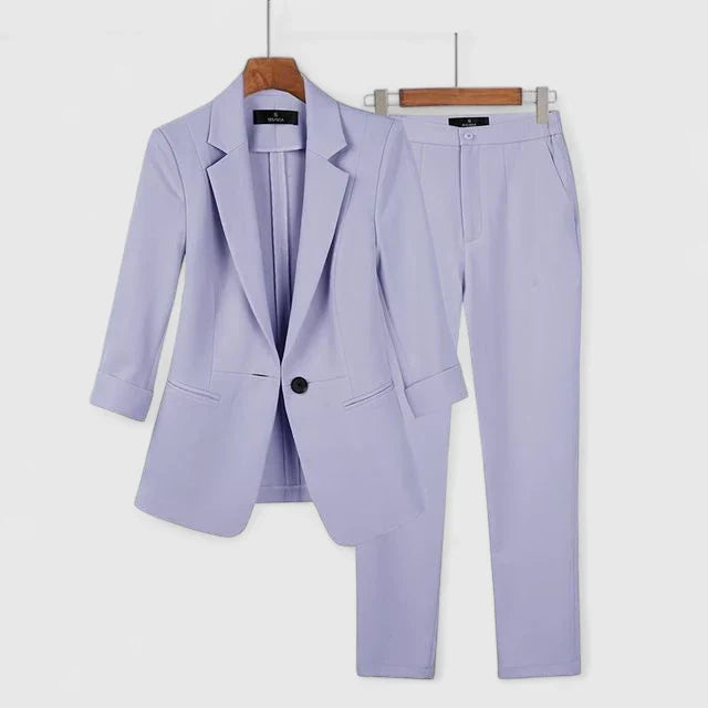 Conjunto de americana entallada con silueta de corte sastre