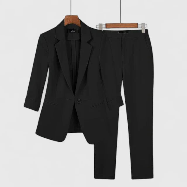 Conjunto de americana entallada con silueta de corte sastre