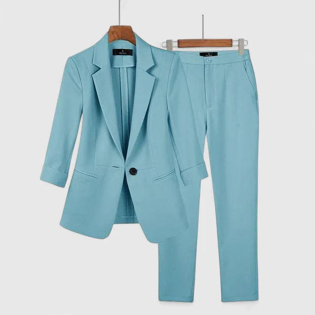 Conjunto de americana entallada con silueta de corte sastre