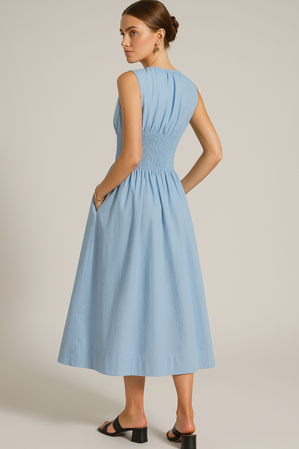 Vestido midi entallado con escote drapeado y abertura lateral