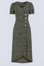 Vestido midi floral con cuello de pico y detalle de botones laterales