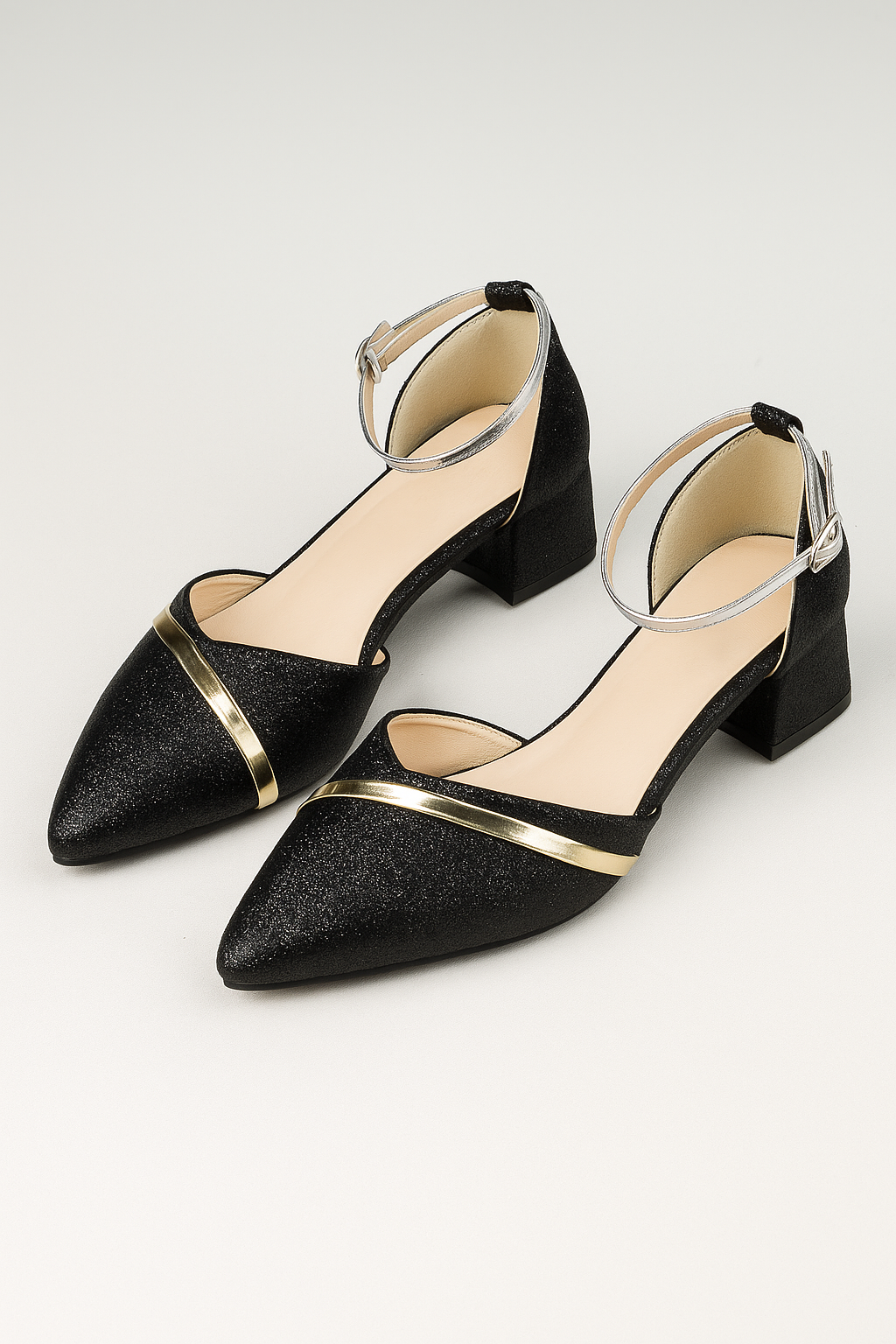 Zapatos de tacón ancho con purpurina y tira al tobillo