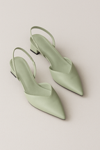 Pointed-toe slingback shoes with a block heel