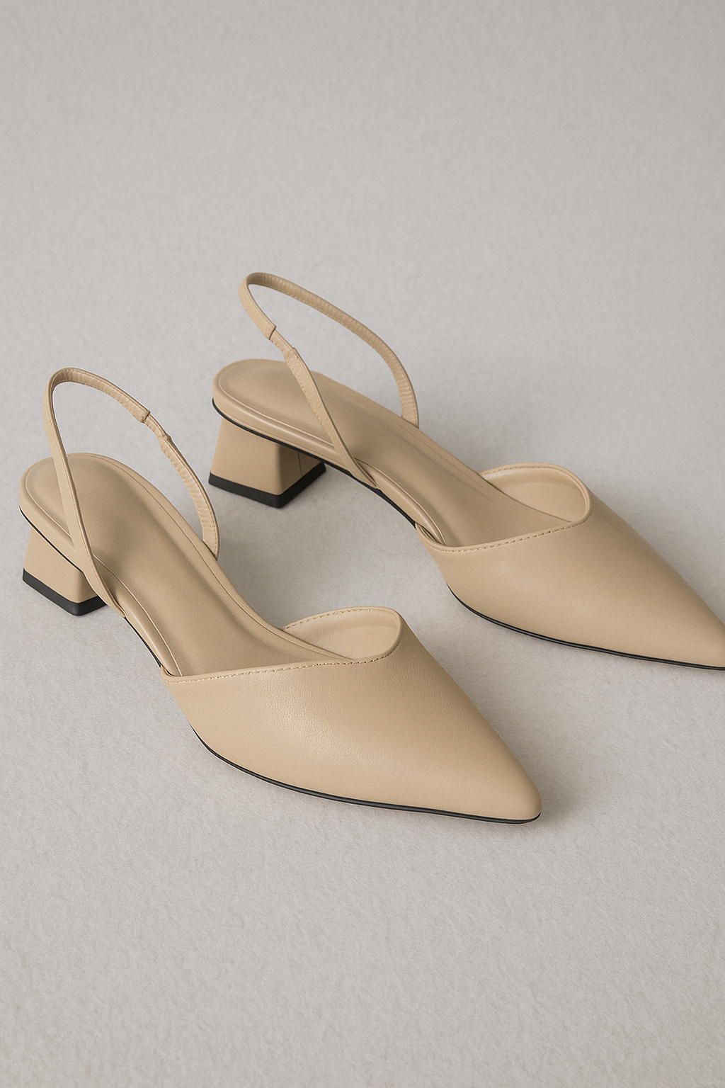 Pointed-toe slingback shoes with a block heel