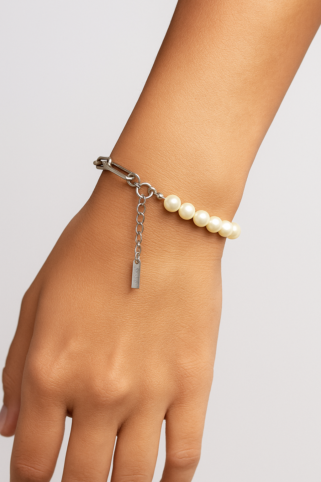 Two-Tone Pearl and Chain Bracelet with Adjustable Clasp