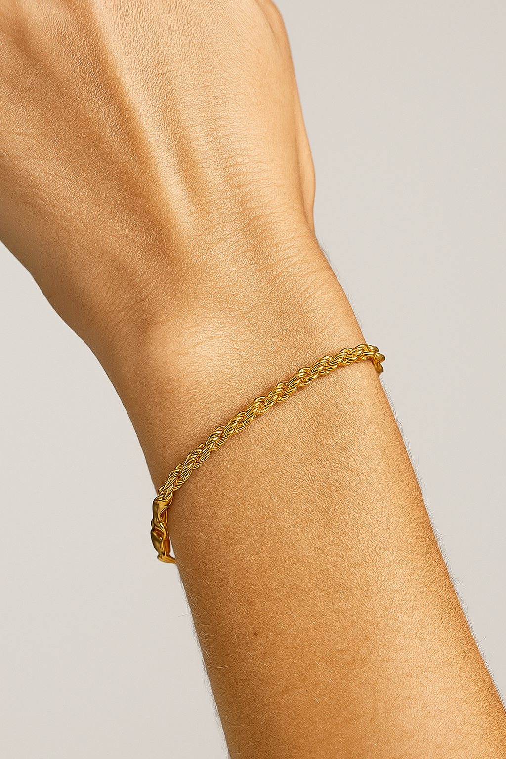 Pulsera de eslabones tipo serpiente con trenzado artesanal en dorado o plateado