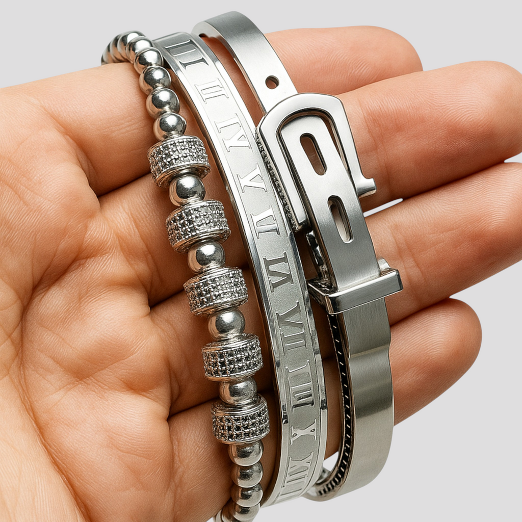 Conjunto de cuatro pulseras con detalle de circonitas