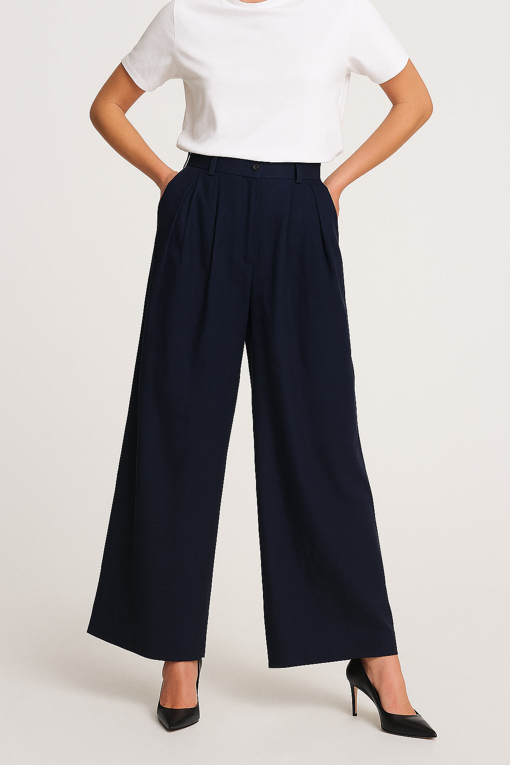 High-Waisted Loose-Fit Trousers with a Relaxed Cut