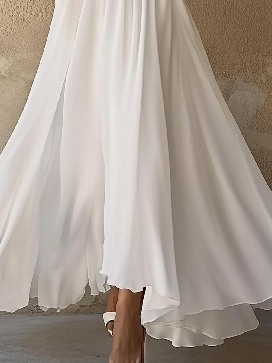 Vestido largo blanco con cuello de pico y detalles vintage