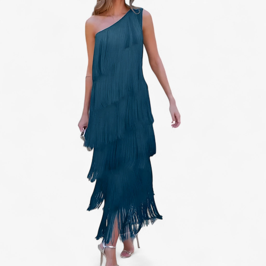 Vestido de noche con flecos y silueta ajustada