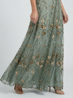 Vestido largo floral con cuello halter y silueta fluida