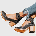 Tacones depurados con opciones de acabado efecto serpiente