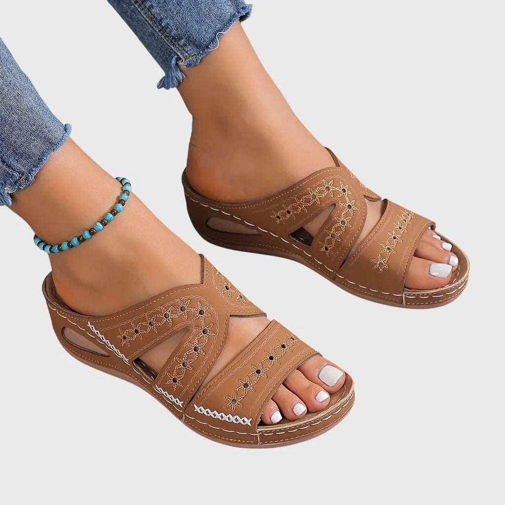 Lightweight Sandals with Contoured Cushioned Footbed