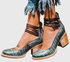 Tacones depurados con opciones de acabado efecto serpiente