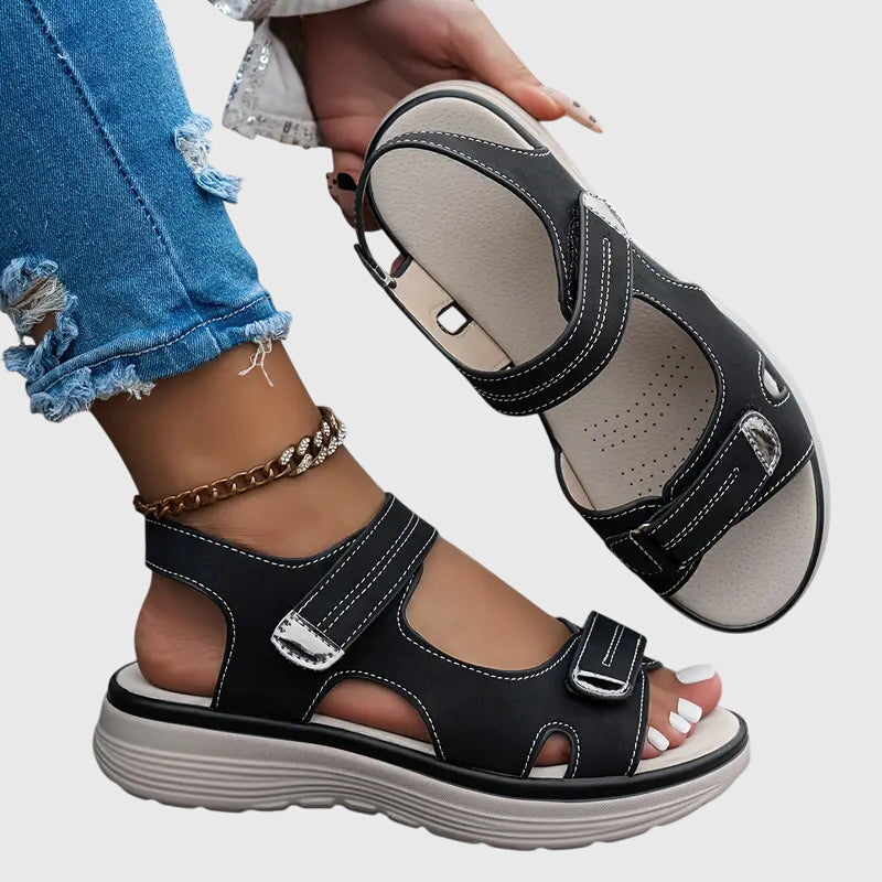 Sandaler med bred tåbox, dämpad innersula och greppsula