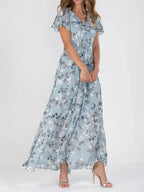 Vestido largo fluido con efecto cruzado, estampado sutil y cuello de pico