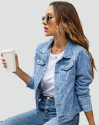Denimjacka med knäppning och fickor