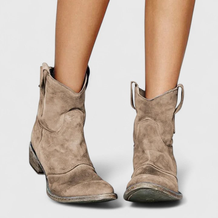 Botines camperos con tacón ancho