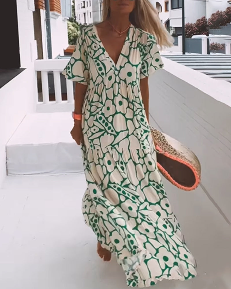 Vestido estampado con cuello de pico, media manga y detalle de pliegues