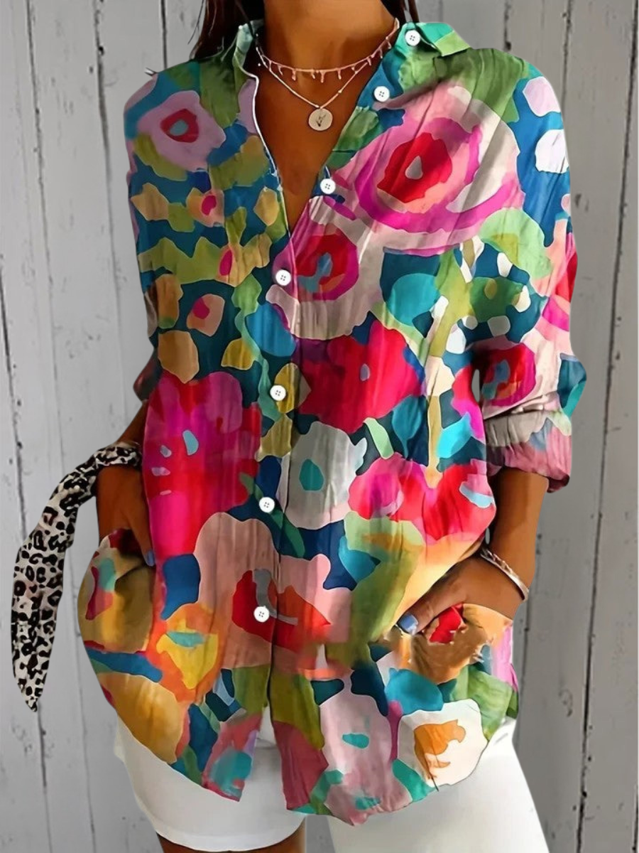 Blusa de botones con estampado vibrante en tejido ligero